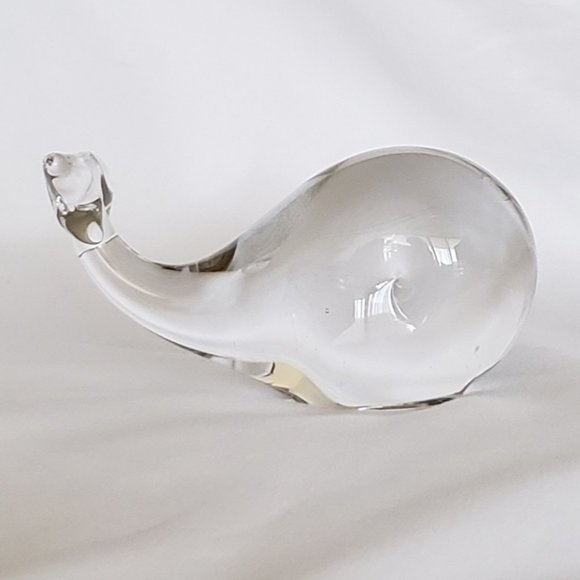The ©Toscany Collection Clear Glass Whale Figurine/Paperweight - Picture 2 of 6
